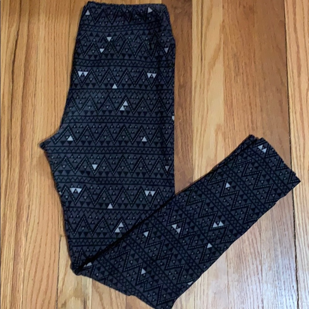 VGUC black and grey triangle OS LuLaRoe leggings